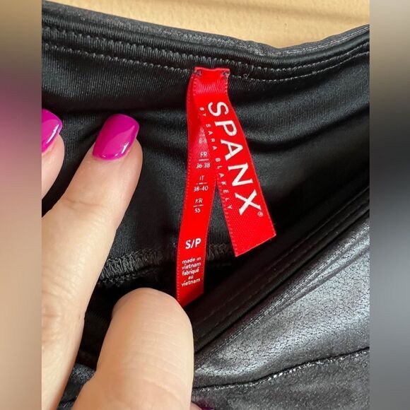 Spanx Women’s Size Small Black Metallic Pleather Stretchy Pull On‎ Leggings - Picture 3 of 4